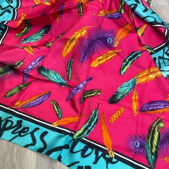 Express Scarf - Picture 2 of 3